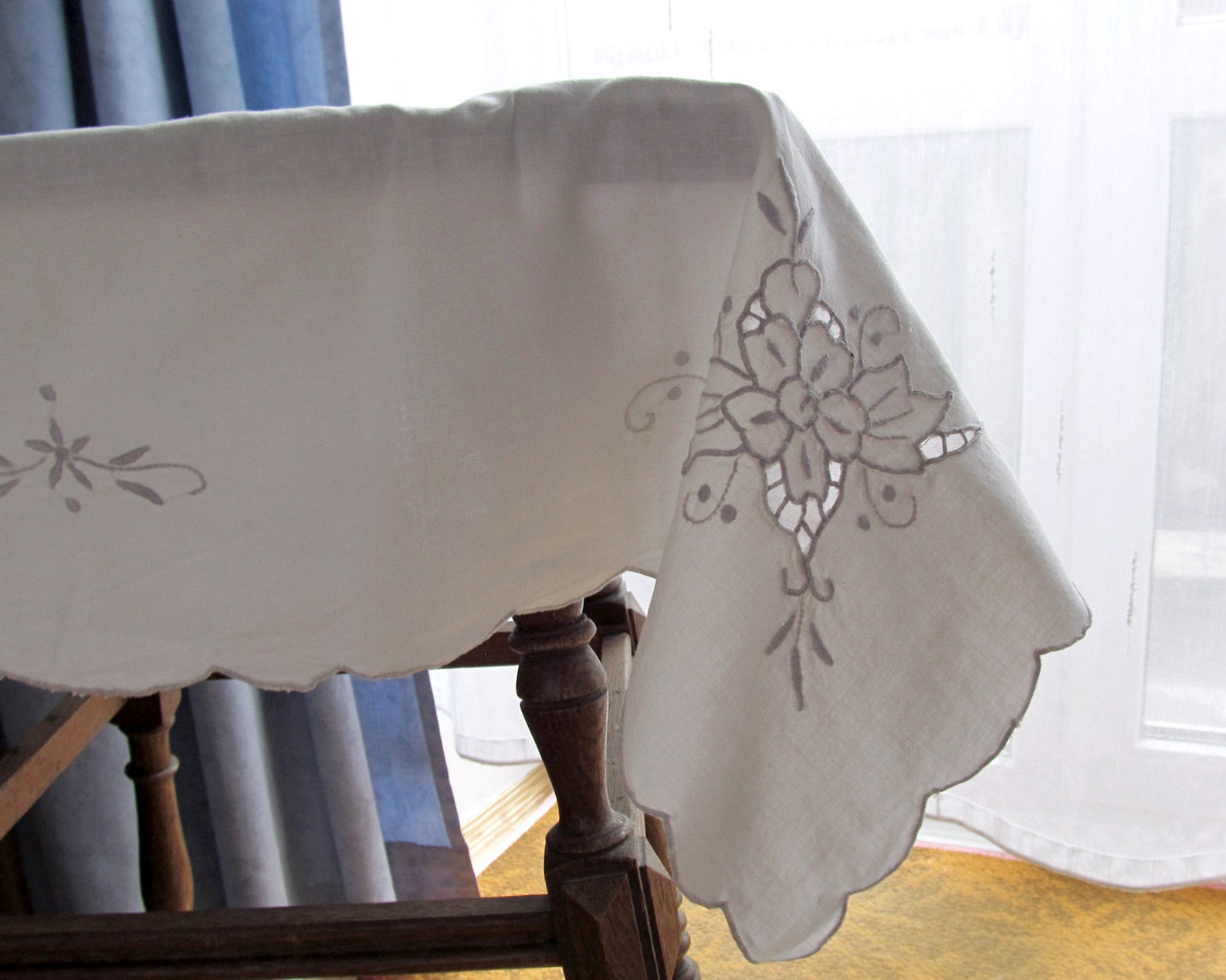 Floral Vintage Tablecloth, Richelieu Embroidered Centerpieces, Cottage