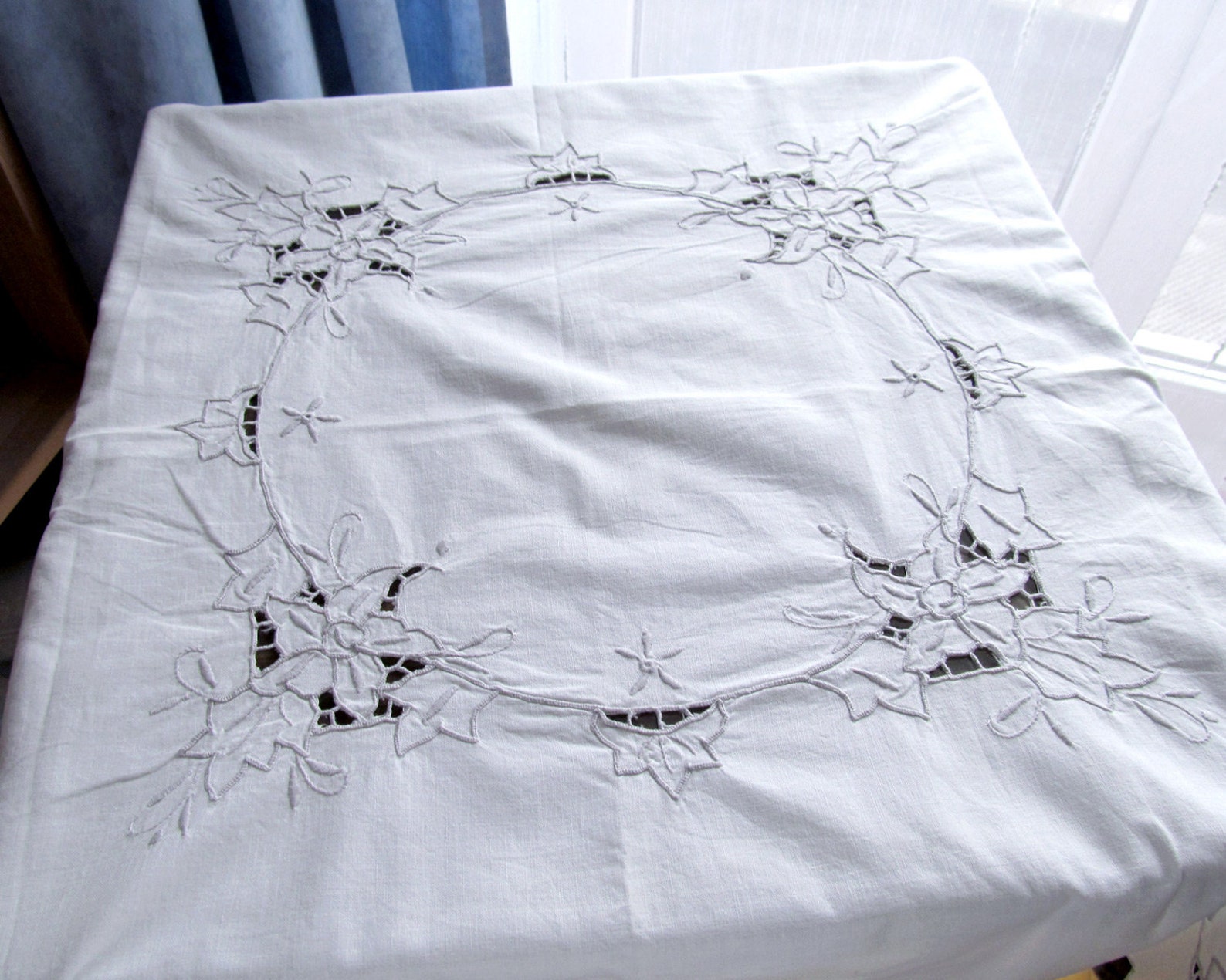 Floral Vintage Tablecloth, Richelieu Embroidered Centerpieces, Cottage