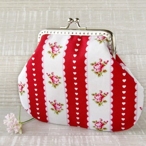 Monedero con marco de cierre, Clutch pequeño floral rojo, Bolsa de cambio con rosas y corazones, Regalo de San Valentín Love, Clutch de boda, Cartera de rosas rosas