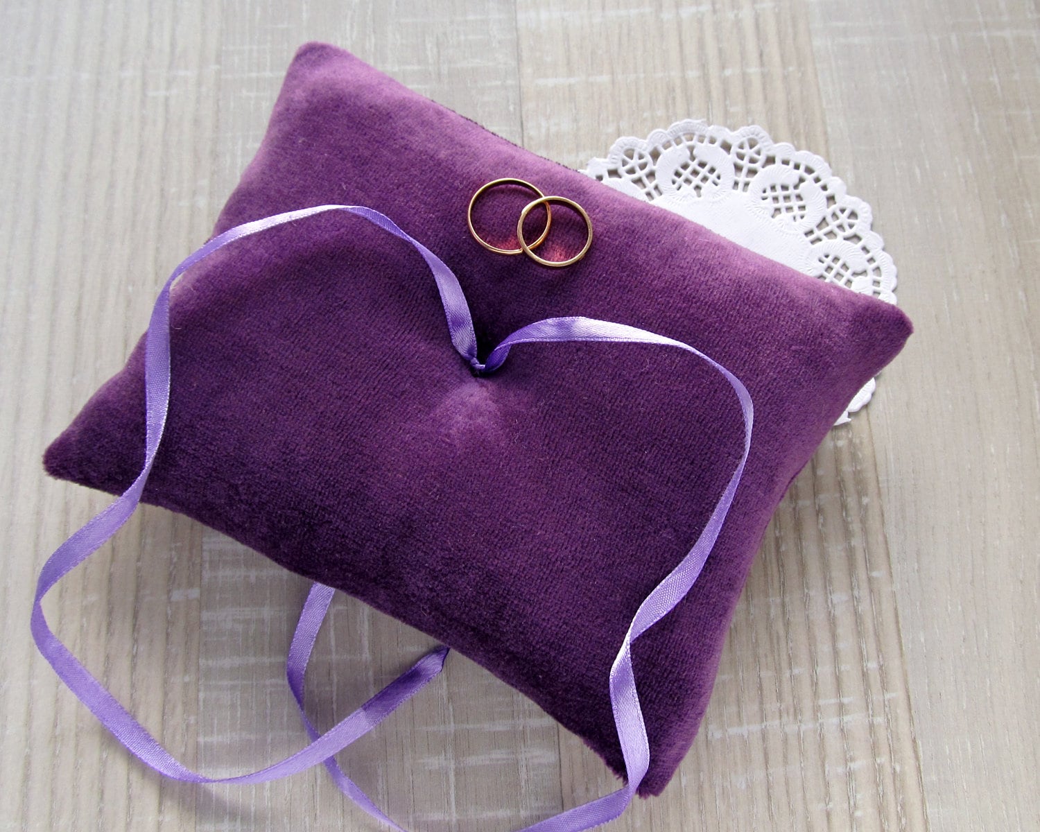 Purple Velvet Ring Pillow, Wedding Bearer Pillow, Velours Ring Cushion