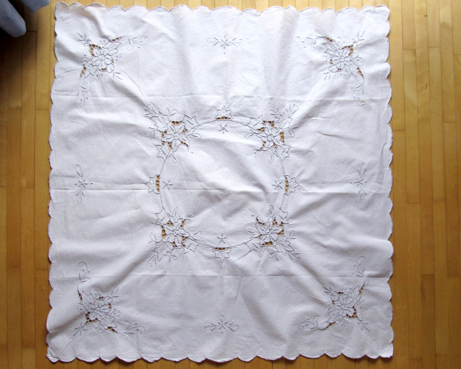 Floral Vintage Tablecloth, Richelieu Embroidered Centerpieces, Cottage
