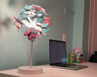 Schmetterling Tischlampe für kleine Mädchen in Teal Rosa und weiss, Wunderliche Nachttischlampe fürs Kinderzimmer, Einzigartige zarte Kinder Schreibtischlampe für Schlafzimmer