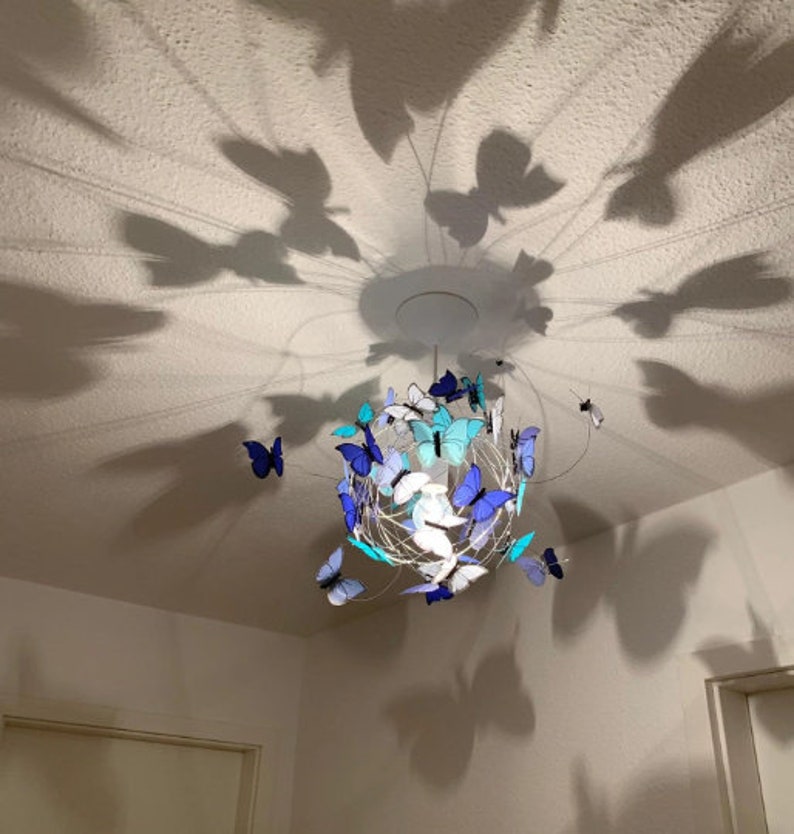 Blaue Schmetterlingslampe für Schlafzimmer, Set zum Aufhängen und Tischlicht, Schmetterlings-Beleuchtungsset für das moderne Design, Schmetterling Kinderzimmer Licht Kronleuchter Bild 6