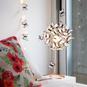 Kupfer künstlerische Tischlampe mit Schmetterlingen in weiß, Gold Rose Funky Tischlampe für Naturliebhaber, Einweihungsgeschenk für Naturliebhaber Bild 5
