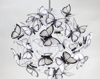 Luminaire Montessori avec papillons blancs, lampe ombre écologique en blanc cassé, décor délicat de style montessori pour les petites filles,