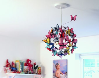 Plafonnier fantaisiste pour chambre de filles avec accents de papillons - Décoration unique et charmante !