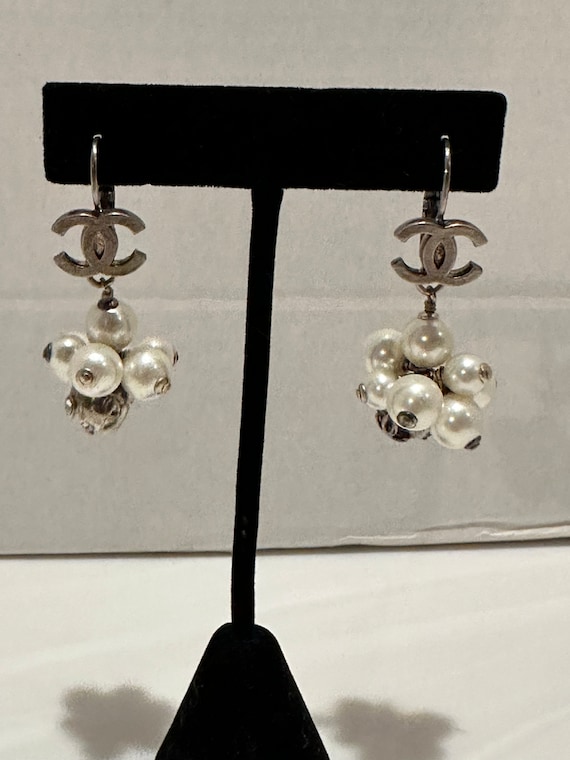 Authentic Chanel 2004 Pearl Rhinestone Earrings - image 6