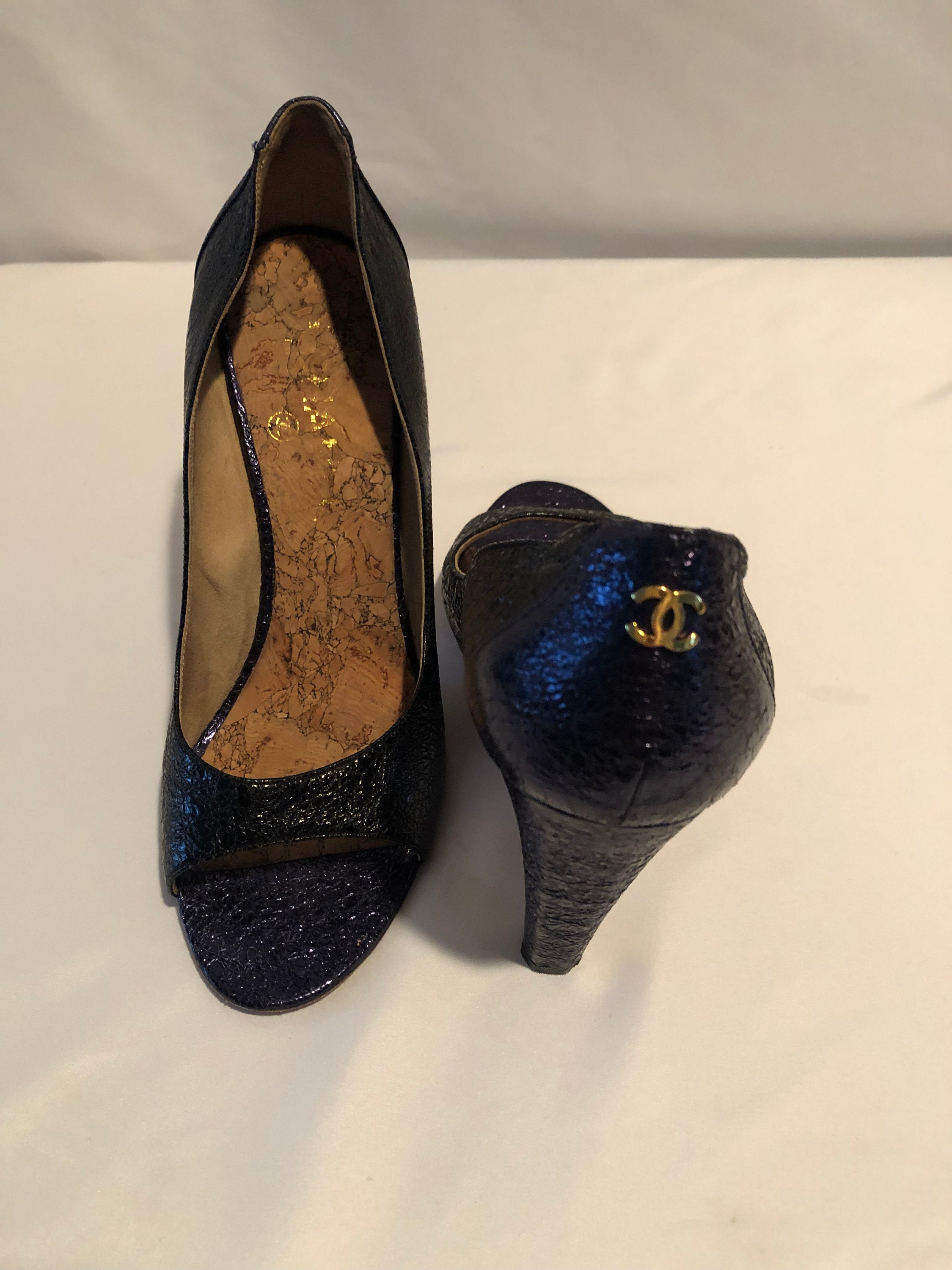 Chanel Kitten Heel Shoes Pointed Pumps Size 36 1/2 Two Tones Black Leather  and Patent Vintage Pumps France Designer Pittsbroc -  Hong Kong