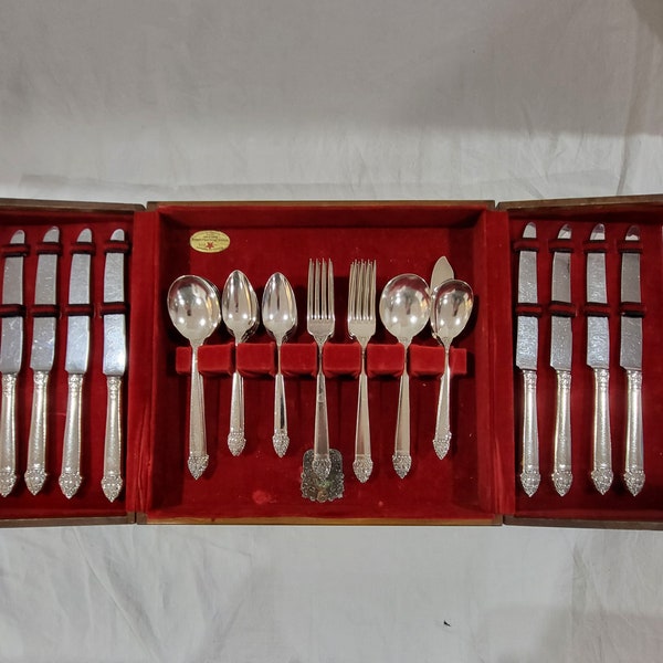 Community Plate "King Cedric" Vintage Silverware, Service for 8for 8