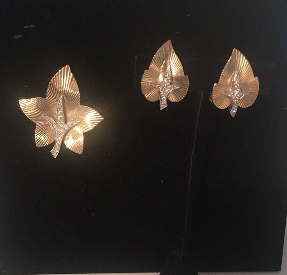1960’s Boucher Gold Rhinestone Brooch & Earrings - image 4