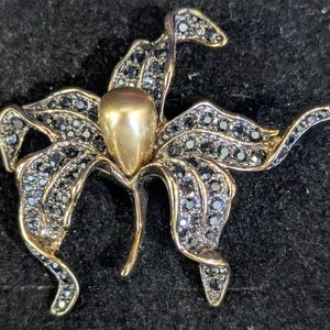 Vintage Jewelry 英国製 1993年 バングル マルセーアルミケー Vintage 1990s KJL Kenneth Jay Lane Pave Rhinestone & Pearl Black