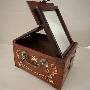 Vintage Chinese Inlaid Travel Vanity Mirroed Box