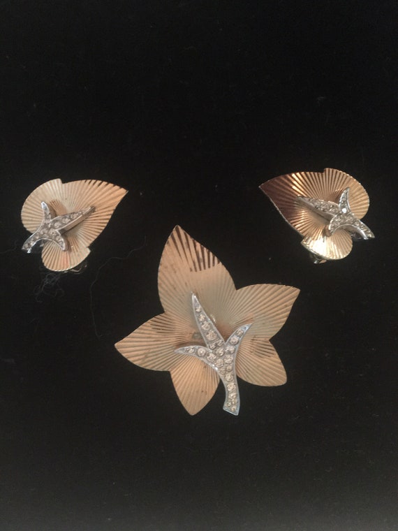 1960’s Boucher Gold Rhinestone Brooch & Earrings - image 2