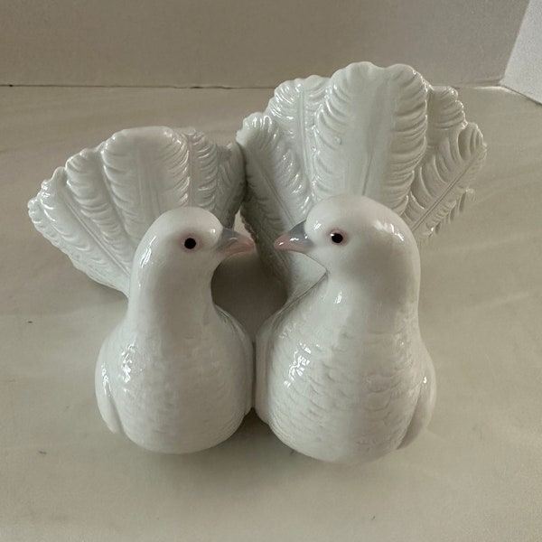 Vintage Lladro Kissing Doves