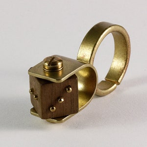 Brass & Wood, with rotating Dice, Technical, Screw