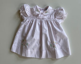 Vintage Pale Pink Baby Dress with Embroidered Flower Detail Scallop Trim Collar Short Sleeves 80s Baby Girl Dress Spring Baby Summer Baby
