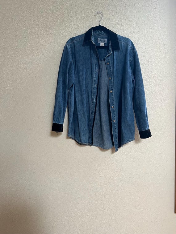 Womens 90s Denim Button Down Short Medium Blue Chambray Button Down Shirt Black Velvet Collar and Trim Silver Swirl Buttons Limited Jeans