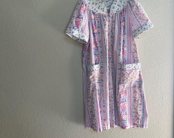 Vintage Womens Floral Mixed Pattern Pink and Purple  Loose Fit Mid Calf Porch Dress Short Sleeved Snap Front Ladies House Dress Summer Cover