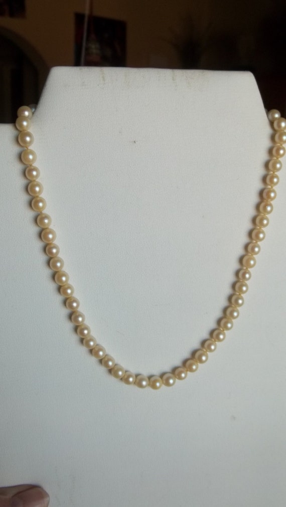 Vintage 1960's pearl necklace