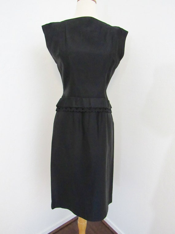 Sophisticated, Sexy 1950s Black Satin Dress with … - image 2