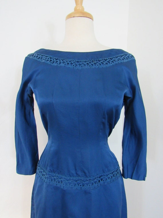 1950s Royal Blue Silk Satin Wiggle Dress - image 3