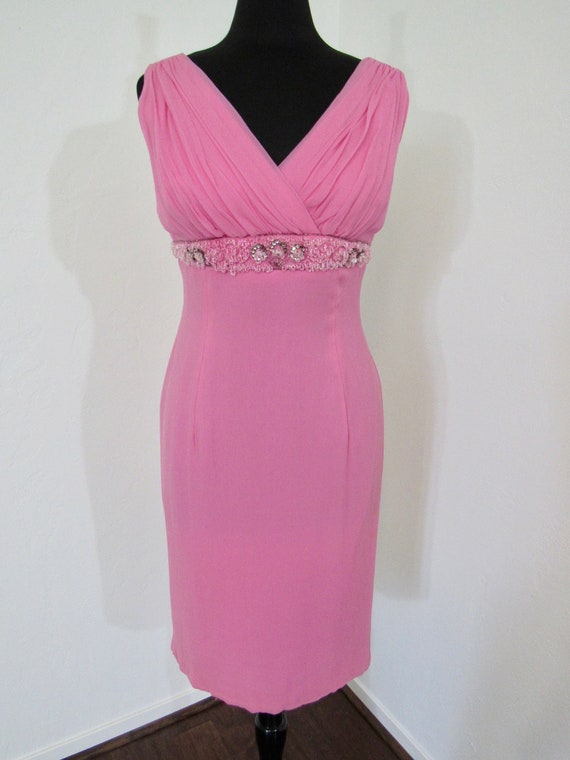 Curve-hugging 1950s - Early 1960s Pink Crepe Chif… - image 2