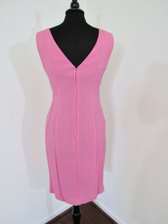 Curve-hugging 1950s - Early 1960s Pink Crepe Chif… - image 5