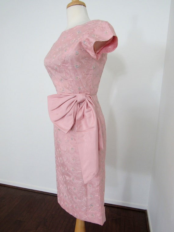 Lovely 1950s Embroidered Pink Organdy Wiggle Dres… - image 2