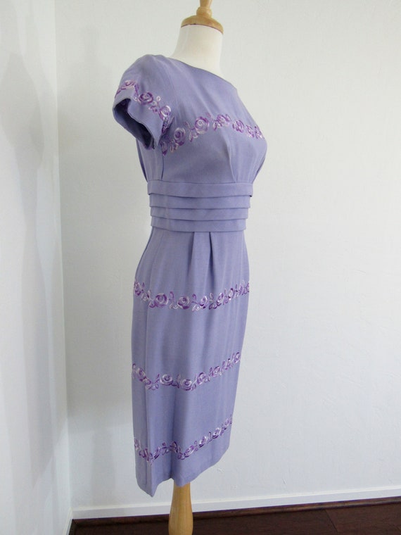 1950s Lavender Embroidered Cloth Wiggle Dress