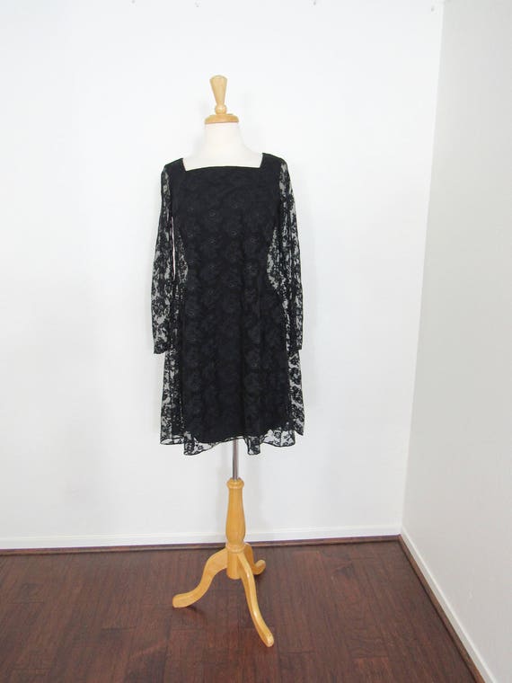 Classic 1960s Fitted Black Sleeveless Under-Dress