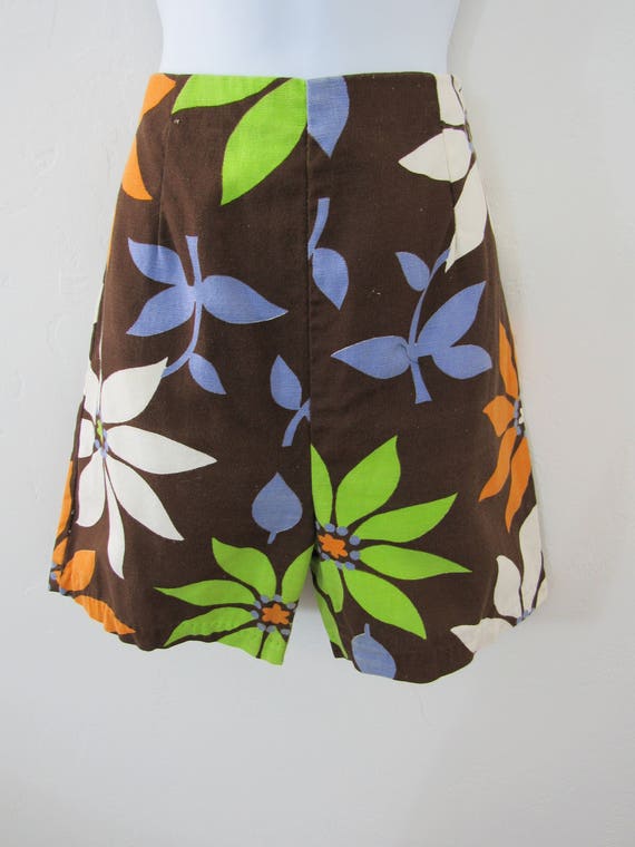 1960s Flower Power Shorts & Matching Top with Ope… - image 5