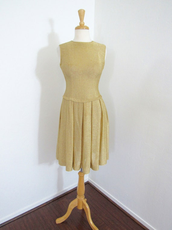 1950s - 1960s Fitted, Gold Lurex Dress with Sassy… - image 1