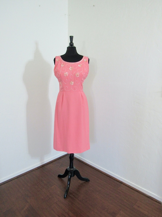 Classic 1950s Pink Coral Wiggle Dress with Beautif