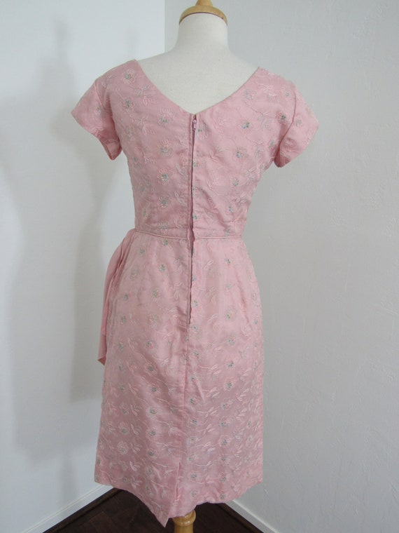 Lovely 1950s Embroidered Pink Organdy Wiggle Dres… - image 5