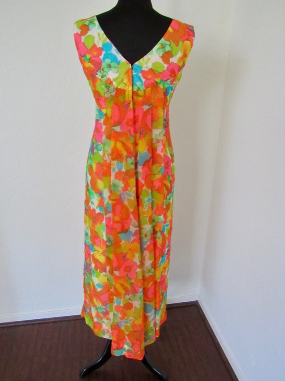 1960s - 70s Bold Floral Print Chiffon Hawaiian Ma… - image 6