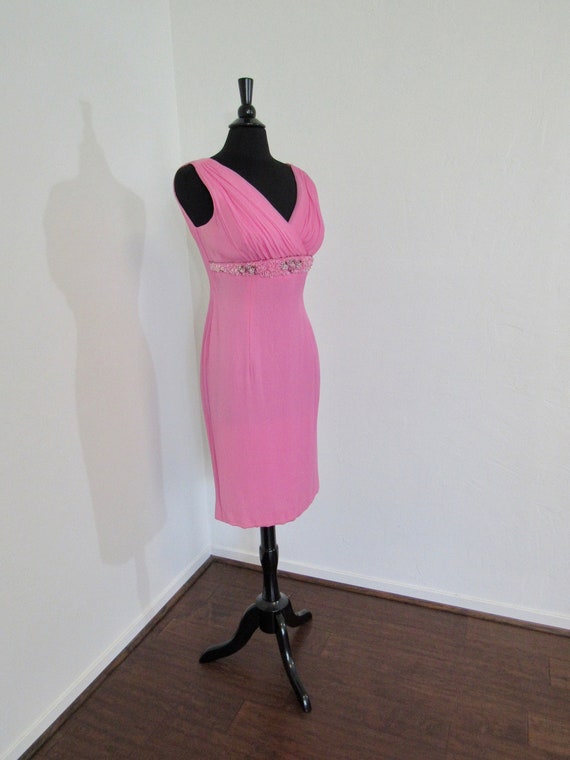 Curve-hugging 1950s - Early 1960s Pink Crepe Chif… - image 1