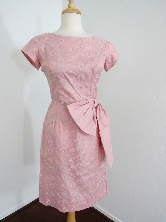 Lovely 1950s Embroidered Pink Organdy Wiggle Dres… - image 3