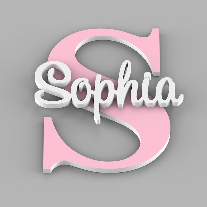 Puede incluir: Una letra S de madera rosa con el nombre Sophia en letras blancas cursivas en la parte superior.
