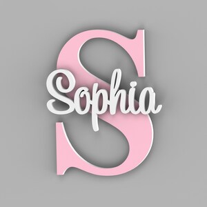 Puede incluir: Letra S de madera rosa con el nombre Sophia escrito en letras blancas cursivas.