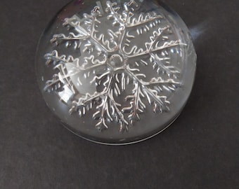 Vintage Stunning Clear Snowflake Paperweight