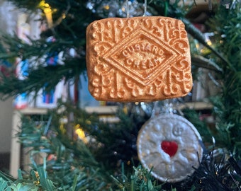 Handmade Realistic Biscuit Bauble - Biscuit themed Christmas decor - Gold Silver Bronze Custard Cream Digestive Bourbon Jammy Dodger