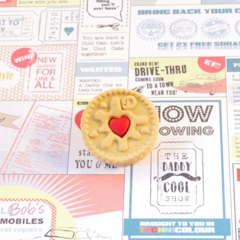 Edible Accessories Mini Jammy Dodger Brooch Food Jewellery Pin Brooch Cookie Pin Badge Cute Biscuit Pin Pin Badge
