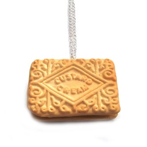 Custard Cream Biscuit Necklace - Teatime Jewellery - Realistic Biscuit Necklace - Edible Jewellery - Art Jewellery - Quirky Chunky Necklace