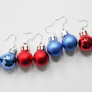 Red or Blue Bauble Earrings - Cute Xmas Earrings - Christmas Earrings - Novelty Christmas Earrings - Seasonal Jewellery - Christmas themed