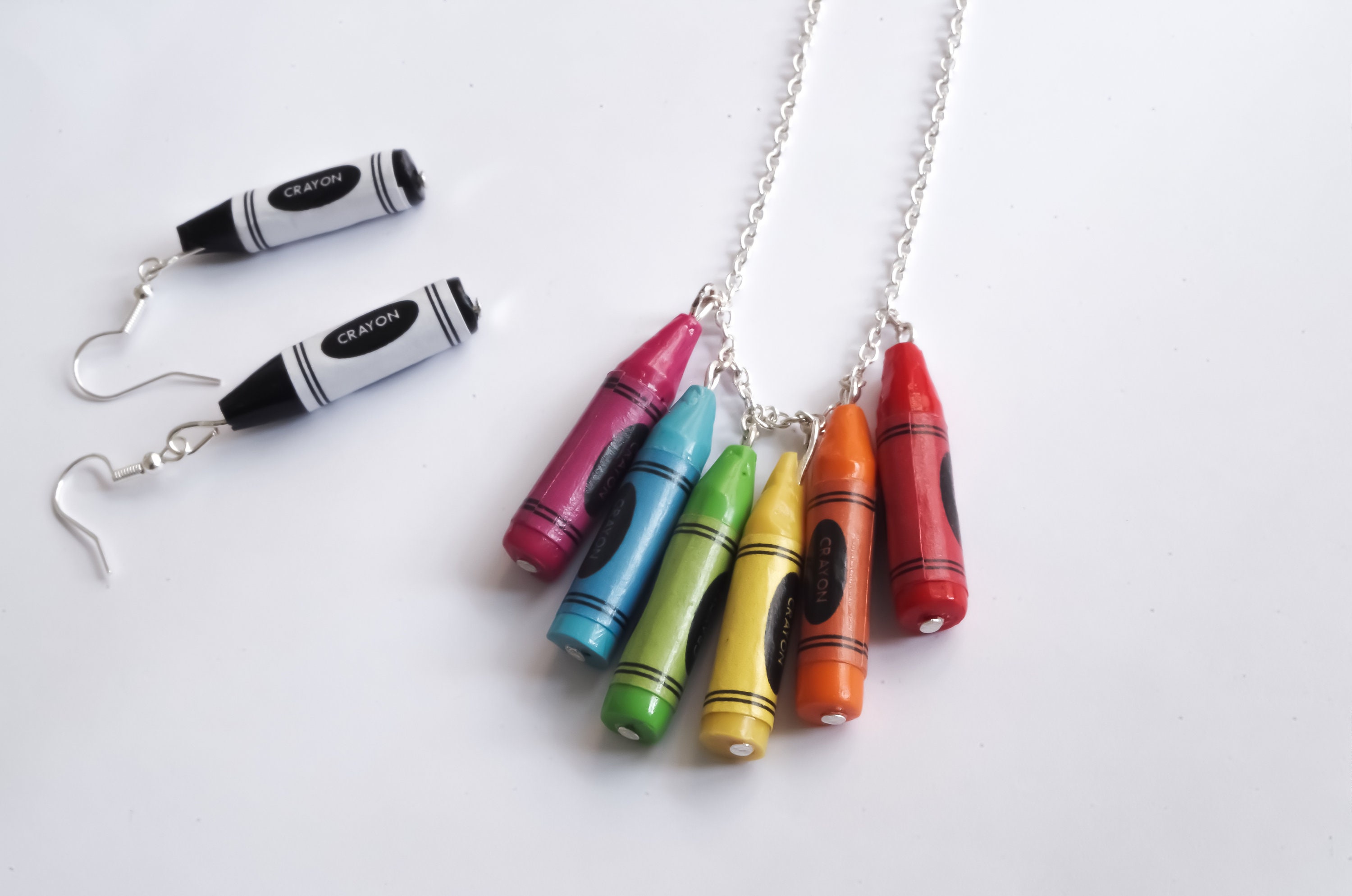 DIY shrink plastic rainbow necklaces – makeandtell