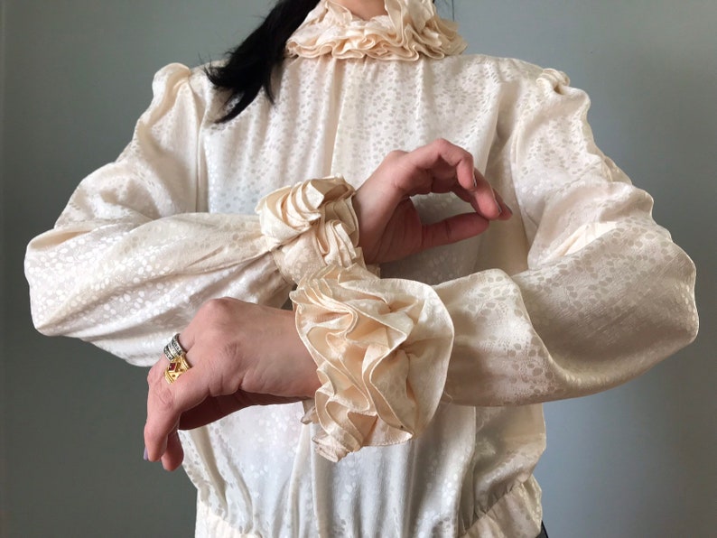 JERRI SHERMAN leaf print ivory ruffled collar blouse with bow vintage 80s silk blouse