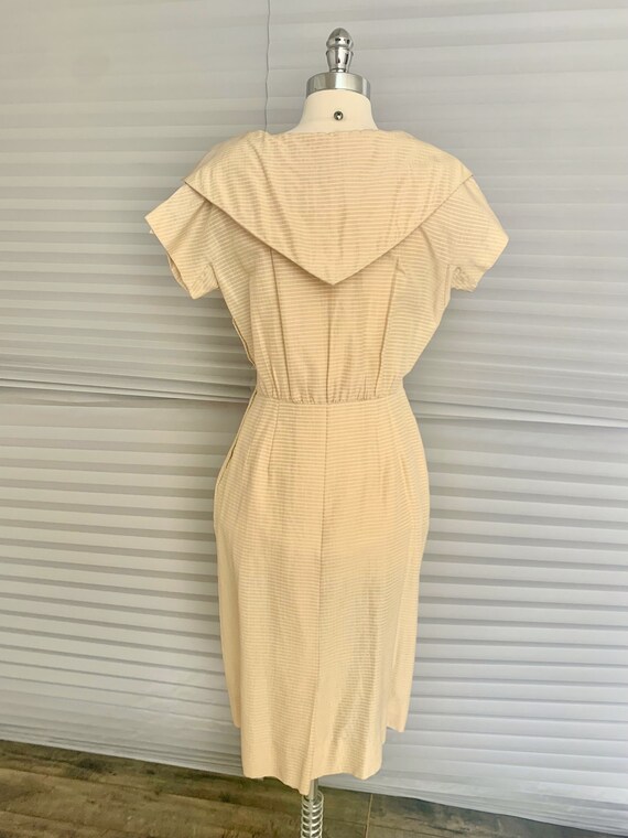 1940s Beige Silk Curvy Dress - image 5