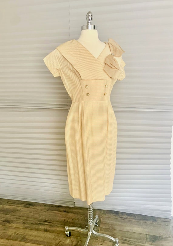 1940s Beige Silk Curvy Dress - image 3