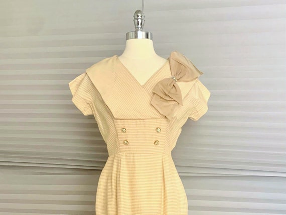 1940s Beige Silk Curvy Dress - image 1