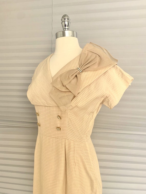 1940s Beige Silk Curvy Dress - image 4